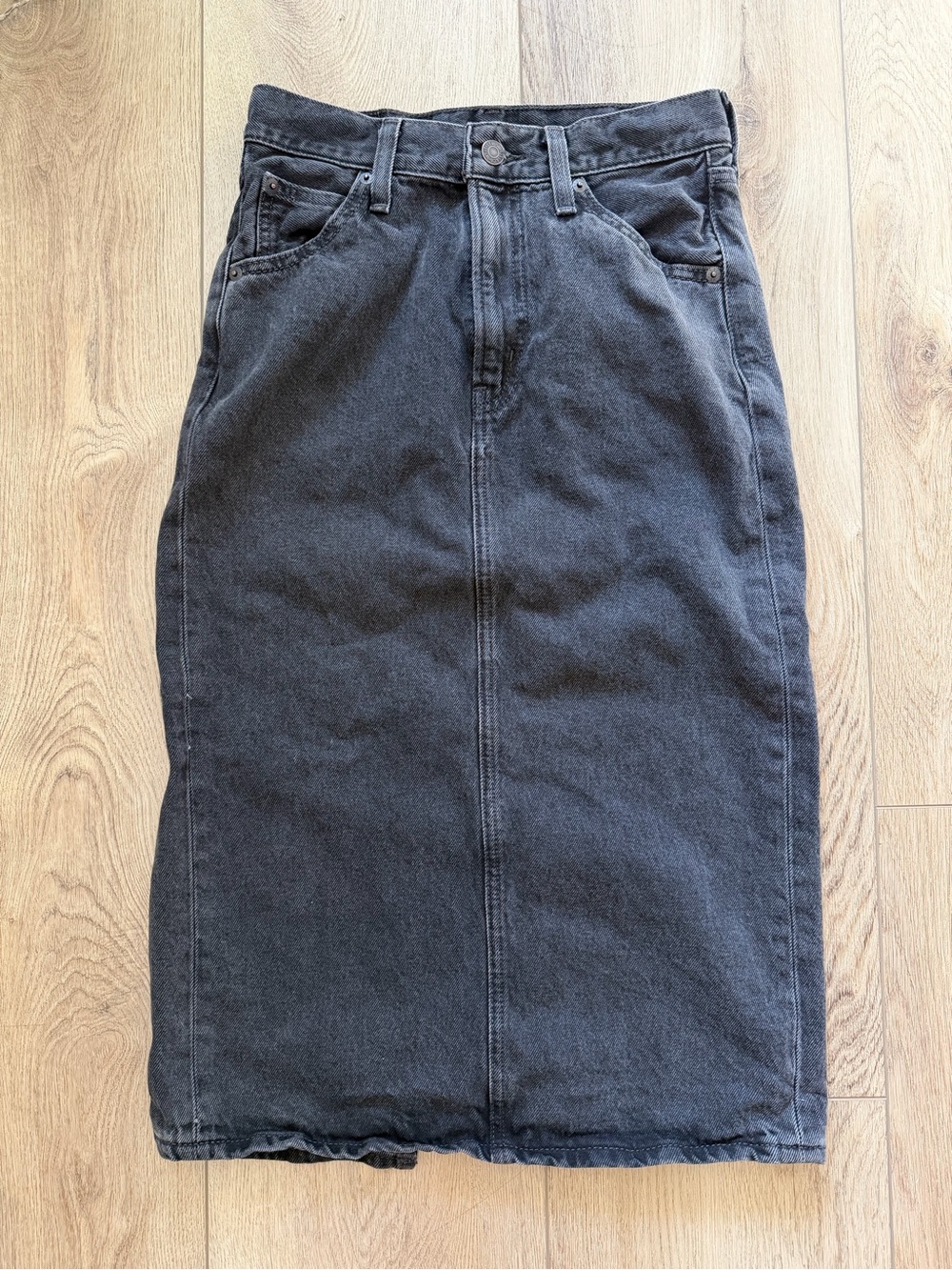 Levi's black 100% cotton midi skirt